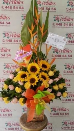 flor-floristeria-petalos-n121-9-que-la-dulzura-del-amor-les-traiga-experiencias-nuevas-y-maravillosas-que-sean-parte-de-los-nuevos-y-felices-dias-por-llegar-felicitaciones-flor-floristeria-petalos