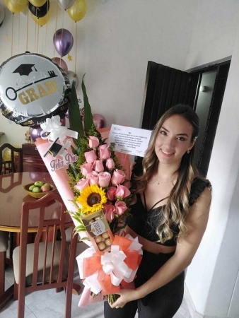 flor-floristeria-petalos-n136-con-tu-llegada-nuestro-hogar-esta-de-fiesta-tu-linda-presencia-nos-llena-de-felicidad-recibe-a-cambio-nuestro-amor-flor-floristeria-petalos